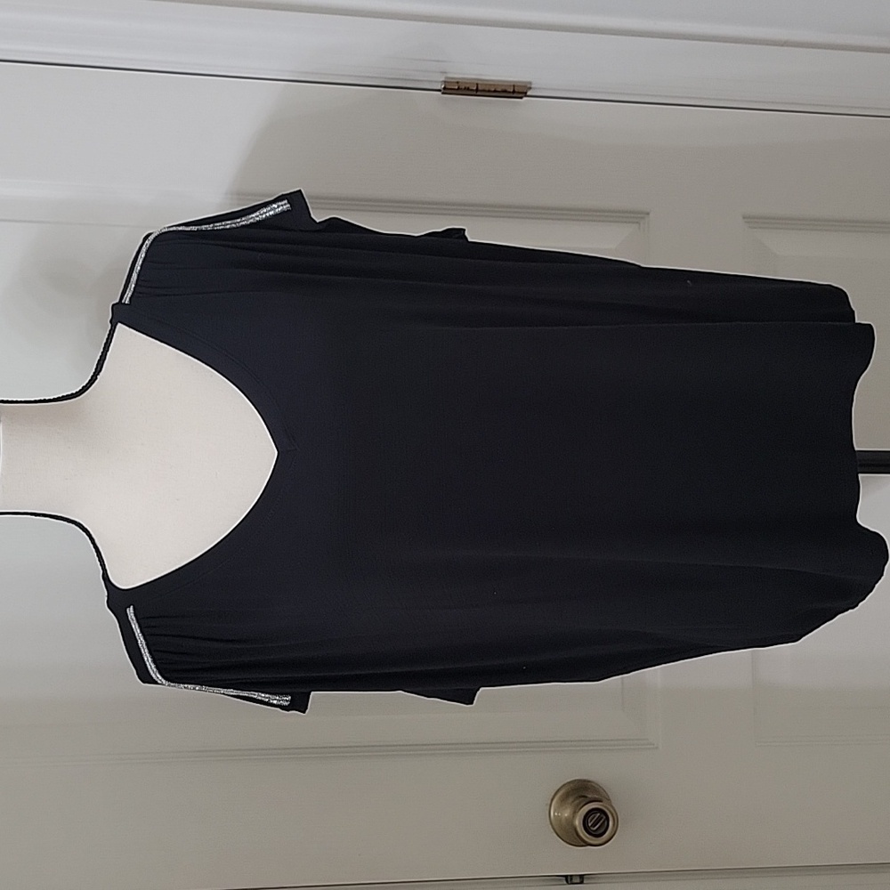 Jennifer Lopez Size XXL Black V Neck T-Shirt with Rhinestone Detail from Macy's